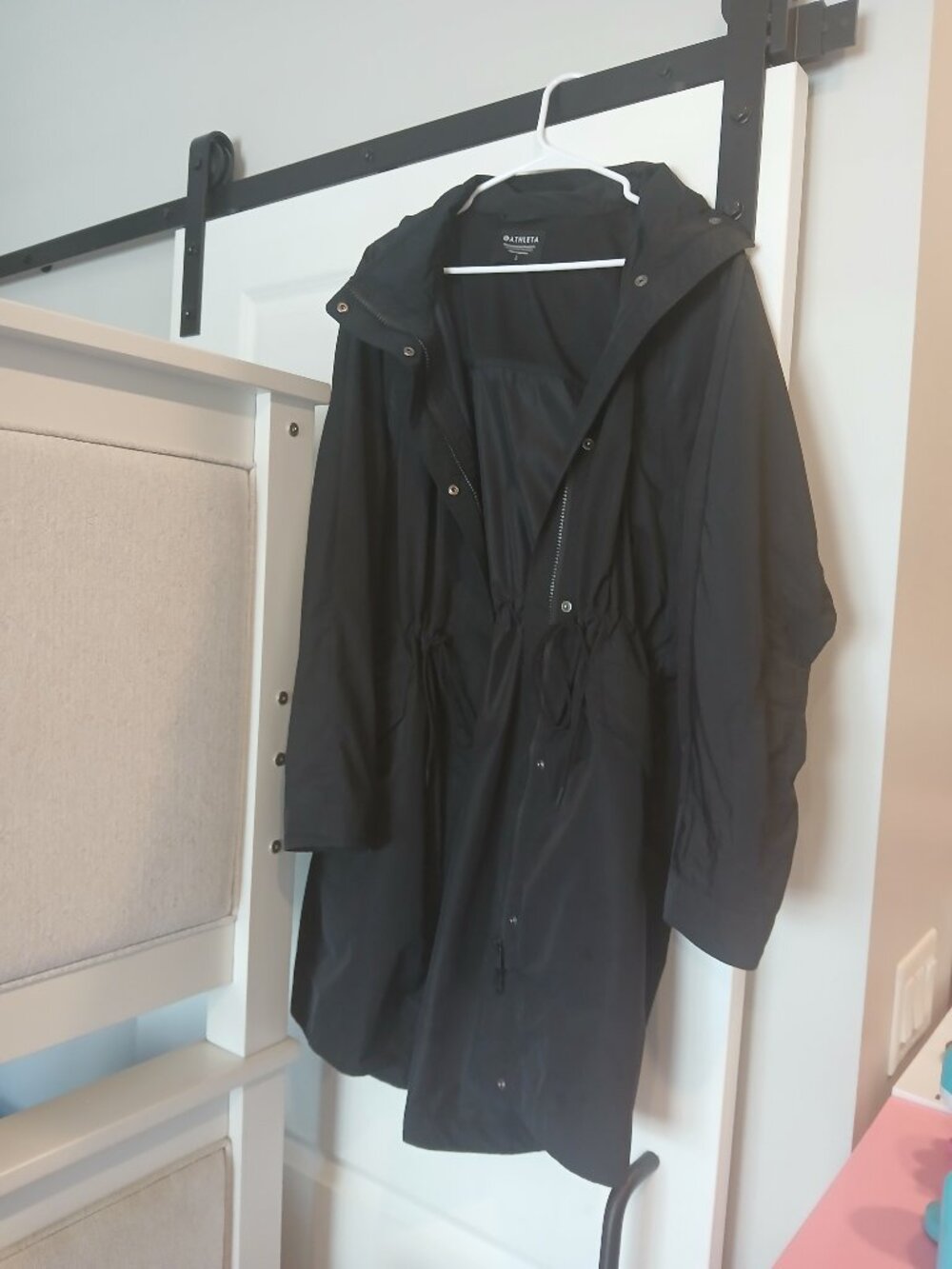 GREAT WOMEN'S LARGE BLACK ATHLETA RAIN COAT!!!